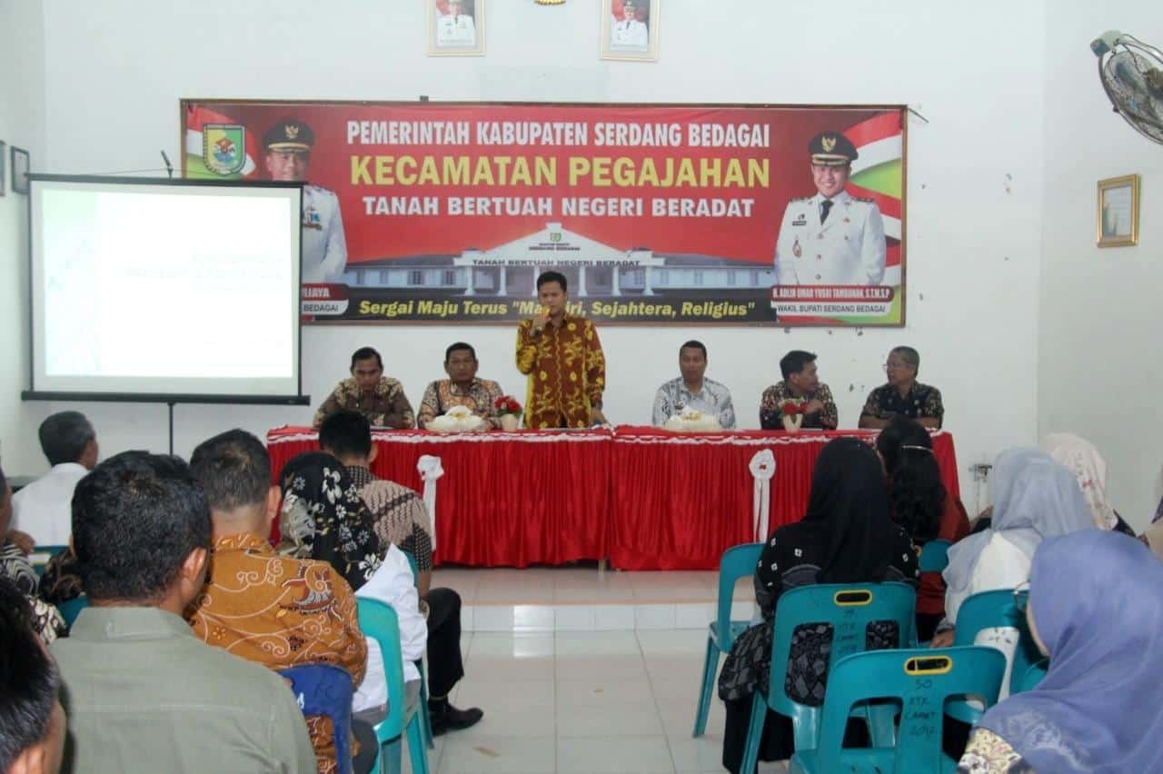 Suasana kunjungan kerja di Kecamatan Pegajahan pada Kamis (13/3/2025), Wakil Bupati Sergai H. Adlin Tambunan dalam hal kebijakan Pajak Daerah dan Retribusi Daerah, (kedannews.com/Foto: ist).