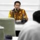 Wakil Bupati (Wabup) Sergai H. Adlin Tambunan saat memimpin sosialisasi kebijakan ini dalam pertemuan bersama aparat desa dan Kecamatan Teluk Mengkudu di Ruang Kerja Sekretaris Daerah (Sekdakab) Sergai, Kompleks Kantor Bupati, Sei Rampah, Kamis (13/3/2025).(kedannews.com/Foto: ist).