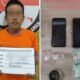 HRS alias Abay (40), tersangka kasus peredaran narkotika jenis sabu, saat diamankan oleh petugas Satresnarkoba Polres Pelabuhan Belawan di Desa Se'i Baharu, Kecamatan Hamparan Perak, Deli Serdang, Rabu (19/3/2025). Barang bukti yang disita dari tersangka berupa dua sachet plastik berisi kristal bening diduga sabu seberat 1,50 gram, satu pipet runcing, uang tunai Rp60.000, serta satu unit HP Android merek Vivo. (Foto: Ist./kedannews.com)