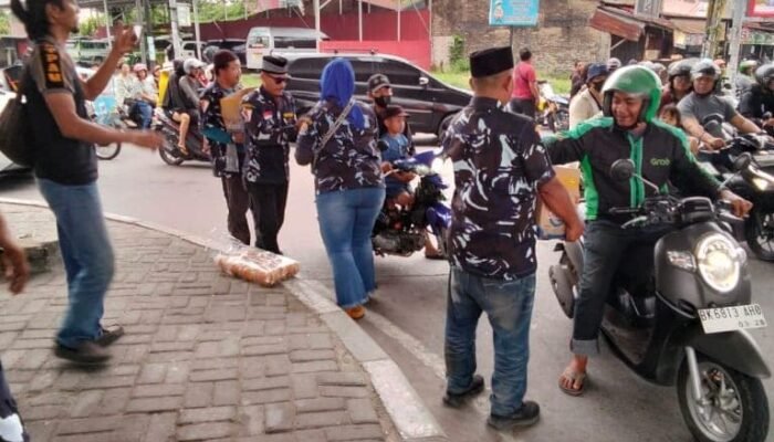 Aksi Sosial Ramadan! AMPI Medan Johor Bagi Takjil Gratis dan Buka Puasa Bersama