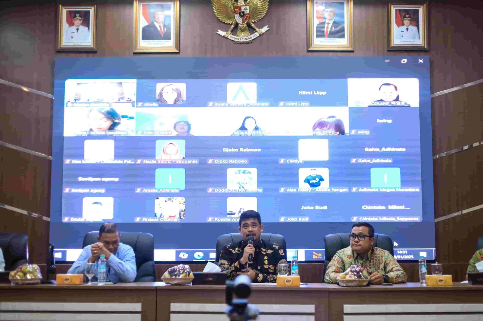  Wali Kota Medan, Bobby Nasution saat membuka Konsultasi Publik di ruang Rapat III Kantor Wali Kota, Kamis (30/1/2025). (kedannews.com/Foto: ist).