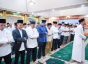 Rico Waas Ajak Warga Medan Satukan Frekuensi: Tarawih Berjamaah Penuh Hikmah di Pendopo Wali Kota