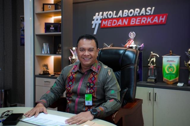 Kepala Badan Pendapatan Daerah (Bapenda) Medan, Sutan Tolang Lubis, Jumat (31/1) di kantornya saat menyampaikan terkait kebijakan Opsen PKB ini merupakan amanat Undang-Undang Nomor 1 Tahun 2022 tentang Hubungan Keuangan antara Pemerintah Pusat dan Daerah (HKPD). (kedannews.com/Foto; ist).