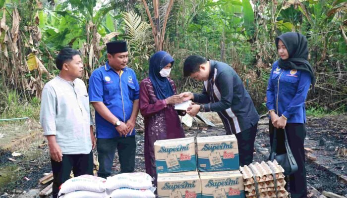 Tersentuh Kisah Ibu Pungut Beras dari Puing, Ricky Anthony Langsung Turun Bantu Korban Kebakaran