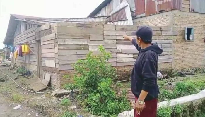 23 Rumah Dihantam Puting Beliung di Sidiangkat Dairi, Warga Panik Hujan Es & Angin Menderu