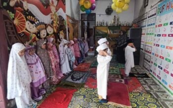 Anak PAUD Antusias Bawa Celengan: Aksi Lucu dan Haru di Kegiatan Sholat Dhuha dan Infaq PAUD Insani