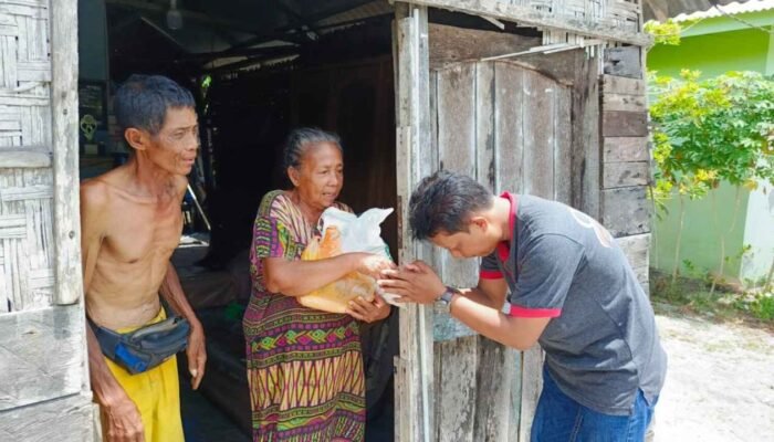Beras Tinggal Satu Muk, Nenek Poniyah Menangis di Bawah Pohon Mangga Karena Belum Makan