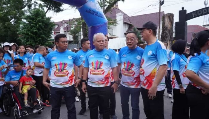 Kajati Sumut Harli Siregar Ikut Jalan Sehat Beramal Berbaur Bersama Ribuan Warga Medan