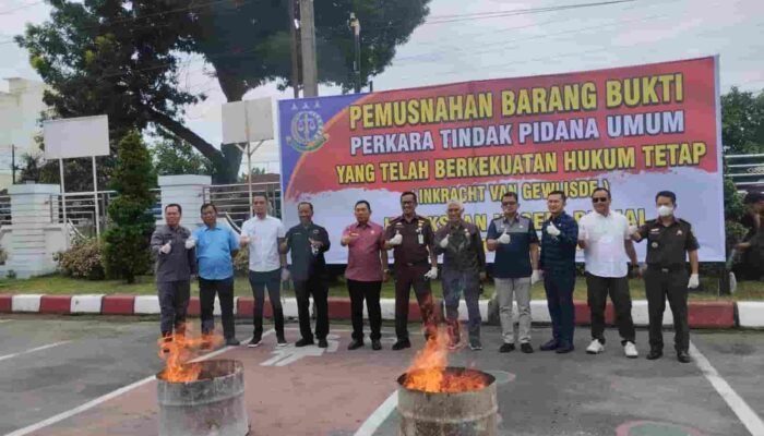 Kejari Binjai Musnahkan Ratusan Barang Bukti Narkotika dan Tindak Pidana Umum, Begini Rinciannya
