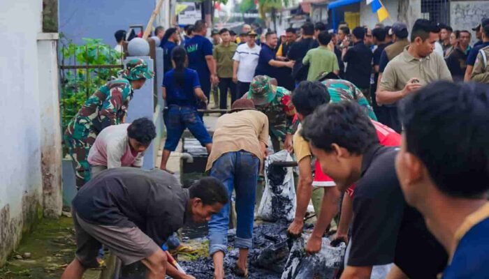 Wali Kota Medan Rico Waas Tinjau Gotong Royong dan Tanggapi Keluhan Drainase Warga