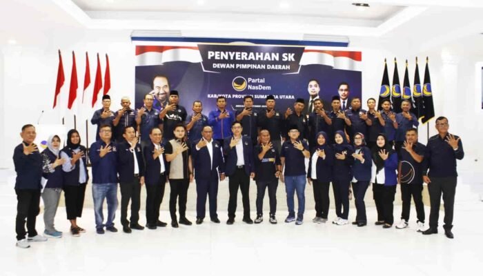 Iskandar ST Serahkan SK Kepengurusan Baru NasDem Tapteng dan Tapsel 2025–2029, Dorong Konsolidasi dan Kaderisasi Kuat