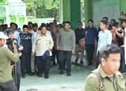 Tinjau Lokasi Pengungsian Langkat,  Prabowo Pastikan Terus Pantau Pemulihan Bencana di Sumut