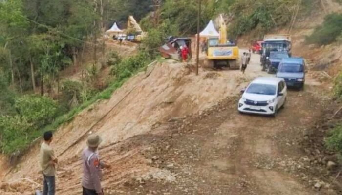 Sempat Amblas, Jalinsum Sipirok–Taput Kembali Dibuka, Pengendara Diminta Tetap Waspada