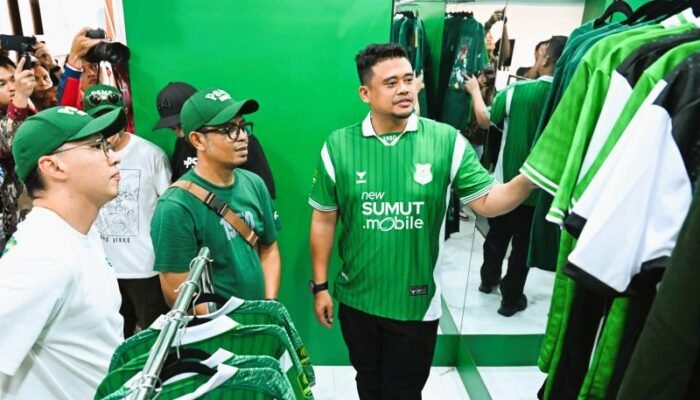 Gubernur Bobby Dorong Suporter PSMS Beli Merchandise Resmi untuk Tambah Pemasukan Klub