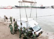 Dari Pelabuhan Belawan, TNI AD Salurkan Alat Berat dan Logistik ke Wilayah Terdampak Bencana