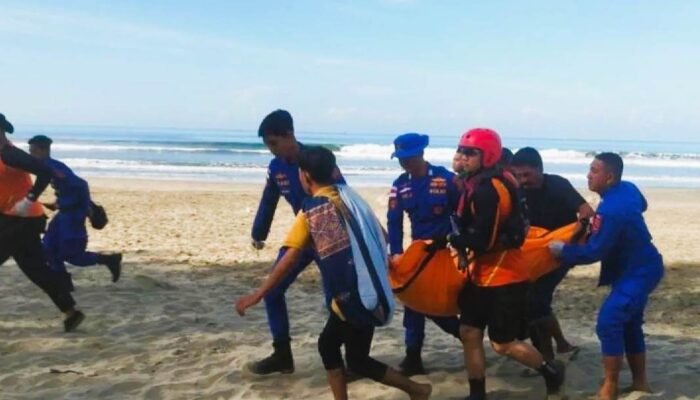 Remaja Hilang Terseret Arus di Pantai Leupung Ditemukan Meninggal Dunia