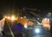 Dump Truck Hantam Truk Kontainer di Tol Belmera, Sopir Kontainer Kabur dari Lokasi