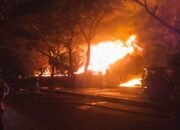 Pabrik Karet Swallow di Medan Deli Dilalap Api, Ledakan Berulang Picu Kepanikan Warga