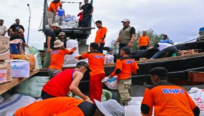 BNPB Salurkan 1.757 Ton Logistik untuk Korban Bencana Hidrometeorologi di Sumatera