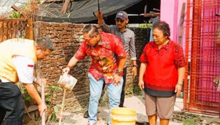 Ketua DPRD Medan Wong Chun Sen Tanam Pohon di Vihara Delapan Raja Langit, Syukuri HUT Megawati dan HUT ke-53 PDI Perjuangan