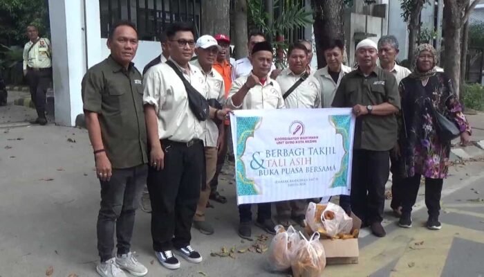 Said Ilham Assegaf Pimpin Wartawan DPRD Medan Berbagi Takjil di Bulan Ramadan