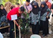 Ketua DPRD Medan Tanam Pohon Bersama Anak Yatim, Serukan Kepedulian Lingkungan di Momen HUT PDIP