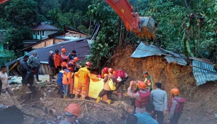 Evakuasi Dramatis Longsor Sembahe, Tim SAR Brimob Temukan 6 Korban
