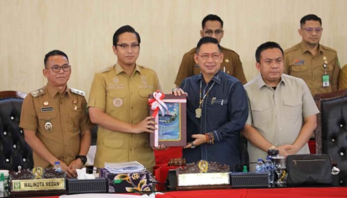 Rapat Paripurna DPRD Medan Sampaikan Laporan Pelaksanaan Reses V Dapil 1 hingga 5 Masa Persidangan II Tahun Sidang 2025-2026, Keluhan Warga soal Infrastruktur, Bansos dan Keamanan Jadi Sorotan