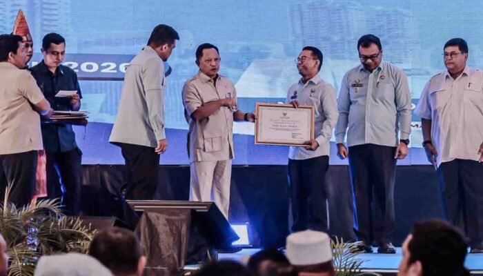 Pemko Medan Terima Penghargaan Nasional dari Mendagri Tito Karnavian atas Aksi Kemanusiaan dan Kolaborasi Antar Daerah