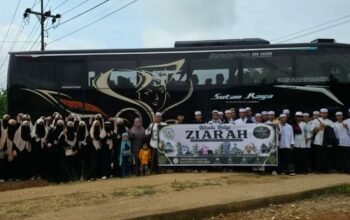 Ziarah Religi Santri Raudhatut Tholibin ke 4 Makam Ulama Sumut–Sumbar, Perkuat Iman dan Spiritualitas