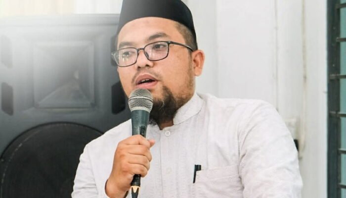 Pernyataan “Tak Perlu Baca Tahiyyat Saat Sholat” Picu Kontroversi di Medan