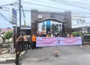 Puluhan Massa PRO-PUBLIC Desak Kejatisu Periksa Kepala Dinas PUPR Simalungun Atas Dugaan Korupsi Proyek SPAM Rp16,9 Miliar