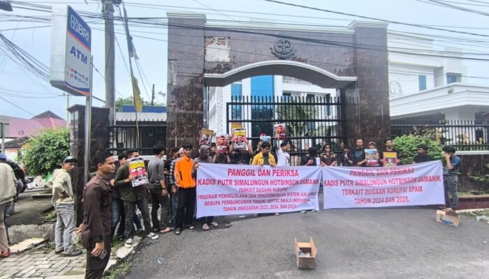 Puluhan Massa PRO-PUBLIC Desak Kejatisu Periksa Kepala Dinas PUPR Simalungun Atas Dugaan Korupsi Proyek SPAM Rp16,9 Miliar