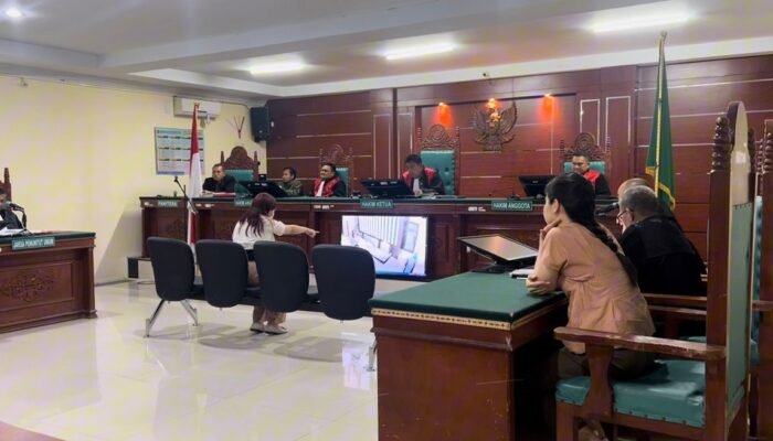 Saksi Sebut Pelapor R Tendang, Cekik dan Jepit Sherly Saat Insiden di Tangga Rumah, Klaim Mereka Justru Korban Kekerasan