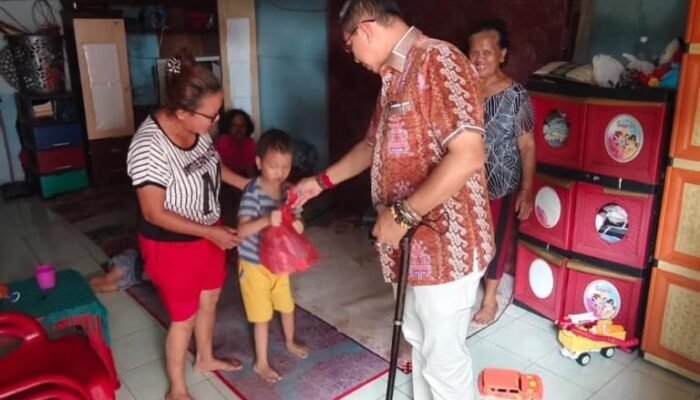Peringati Bulan Bung Karno, Ketua DPRD Medan Salurkan Bantuan untuk Anak Penderita Stunting dan Hidrosefalus