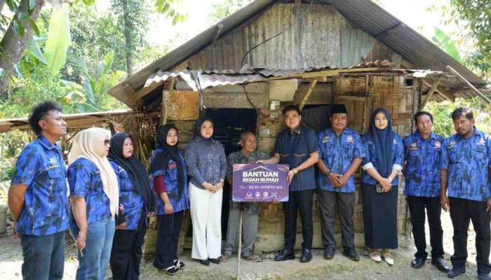 Pimpinan DPRD Sumut Ricky Anthony Bangunkan Rumah Layak Huni untuk Warga Lansia Sebatang Kara di Langkat