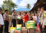 Polres Tapanuli Tengah Distribusikan Bantuan Pangan bagi Korban Banjir di Hutanabolon