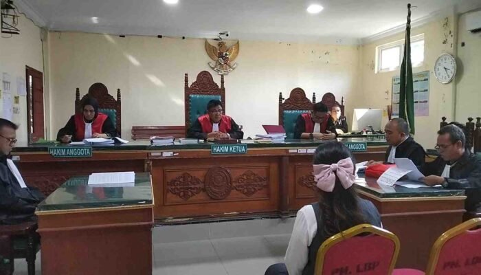 Tim Pembela Tutup Pleidoi dengan Permohonan Bebas Murni, Sherly: “Saya Nggak Bersalah Yang Mulia”