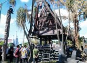 Rico Waas Tinjau Replika Rumah Adat Batak yang Terbakar, Pemko Medan Pastikan Segera Dipulihkan