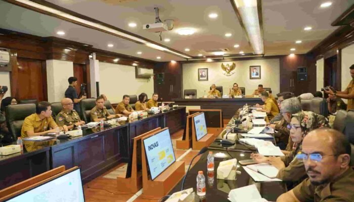 Rico Waas Beri Tenggat Pembenahan PUD Pasar, Tegaskan Tak Ada Toleransi bagi Kecurangan