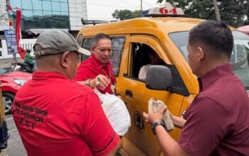 Wong Chun Sen Bagikan 100 Nasi Gratis di Jalan Cut Mutia, Bertepatan dengan Maulid Nabi