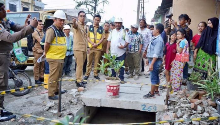 U-Ditch Indra Kasih Dikeluhkan Warga, Rico Waas Minta Galian Segera Ditutup